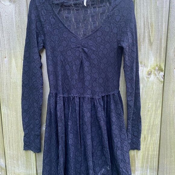 FREE PEOPLE Look Both Ways Lace Layering Overlay Mini Dress Size Small - Picture 2 of 6